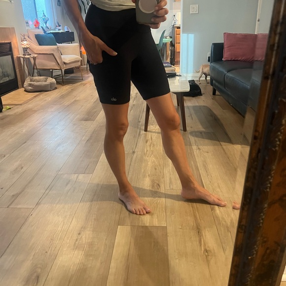 ALO Yoga Pants - ALO Yoga Women's Classic Black Bike Shorts